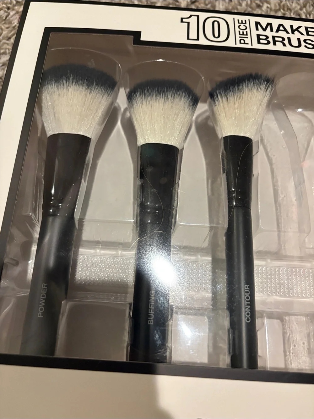 FREE In bundle NWT 3 Piece Women Makeup Brush Set in Black & White